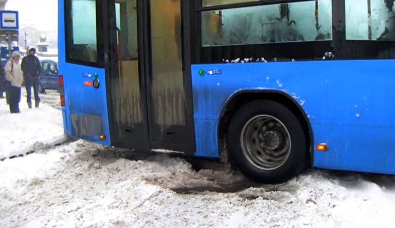 Leesett a hó Budapesten, máris nem járnak a buszok 