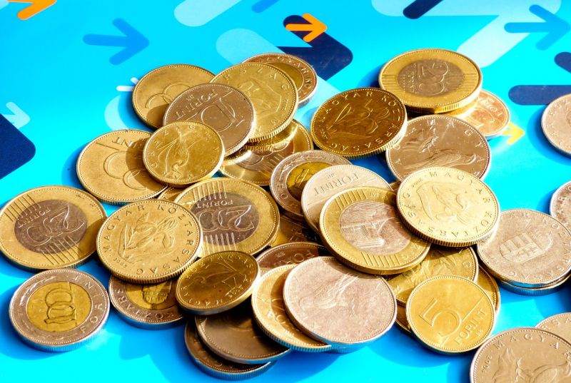 Megint 319 forint körül jegyzik az eurót