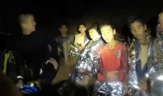 Nem úgy történt a thaiföldi barlangban rekedt gyerekfocicsapat mentése, mint ahogy eddig hittük