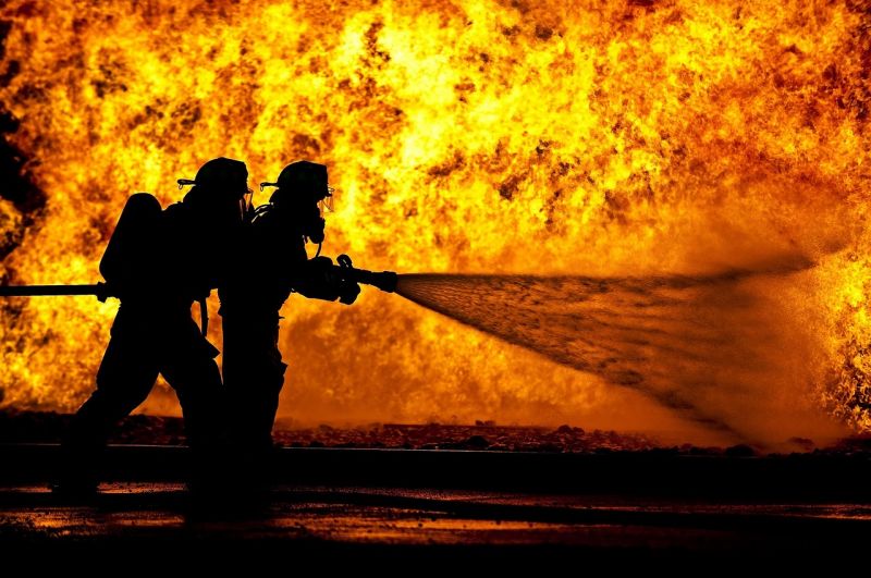 Rossz ruha miatt sérültek meg bevetés közben a tűzoltók? Megszólalt a Katasztrófavédelem