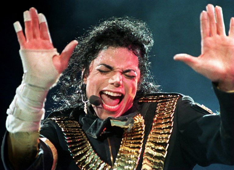Michael Jackson miatt perelik az HBO-t