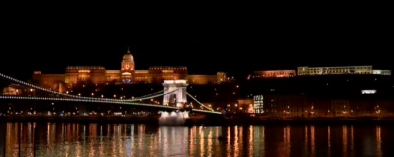 Csak Orbán és Áder palotája marad kivilágítva éjfél után a budai várban