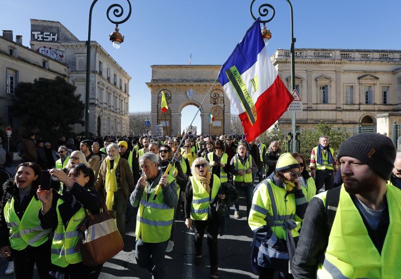 Folyamatosan tüntetnek a francia sárgamellényesek