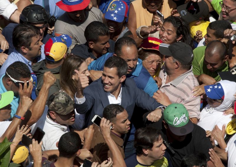 Venezuelai válság: vasárnap lejár az ultimátum