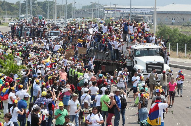 Tömegesen dezertálnak a venezuelai katonák