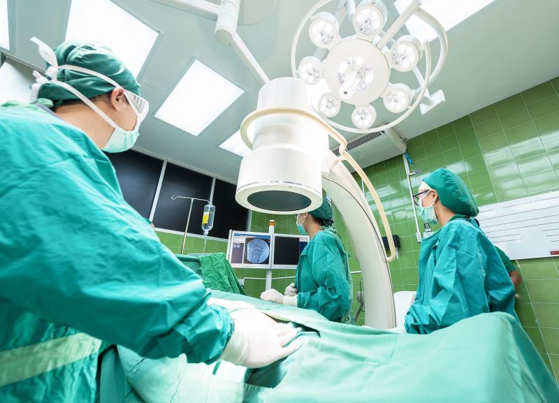 Több mint 5000 érsebészeti műtétre nincs orvos