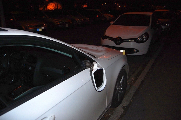 Dühöngő, autókat megrongáló nőt fogtak el a győri rendőrök