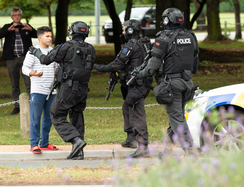 Két új-zélandi mecsetnél is lövöldöztek, 40-en meghaltak