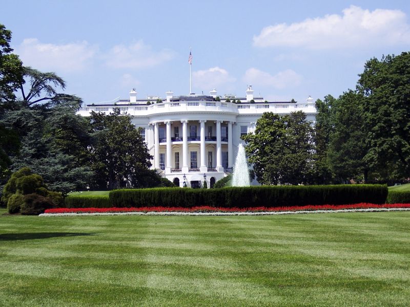 Washington Post: a Fehér Ház republikánus szenátorokkal egyeztet a rendkívüli állapotról