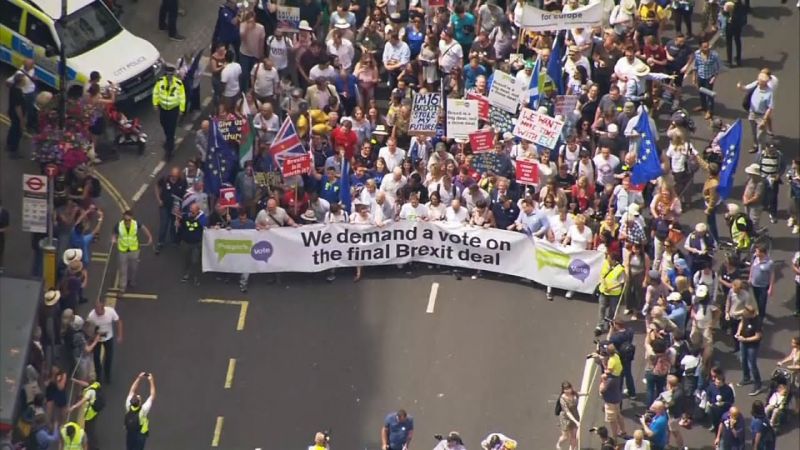 Százezrek vonultak utcára Londonban az újabb Brexit-népszavazásért