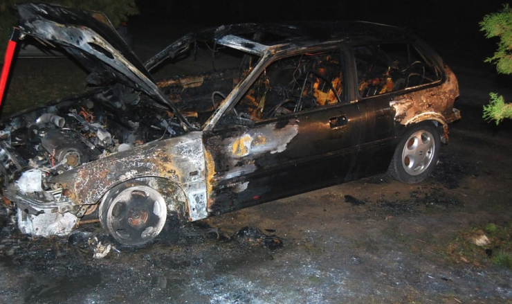 Teljesen kiégett egy autó  Győr-Moson-Sopron megyében