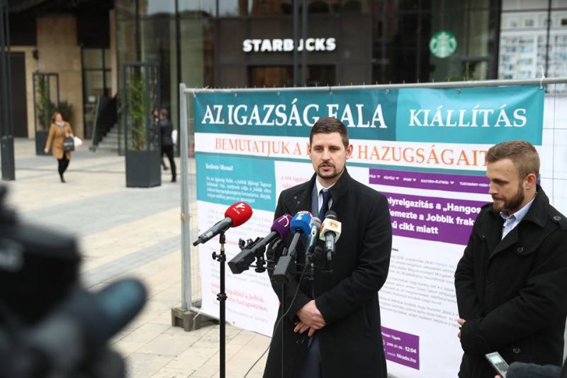 Vándorkiállítást indított a Jobbik a megnyert sajtópereiből
