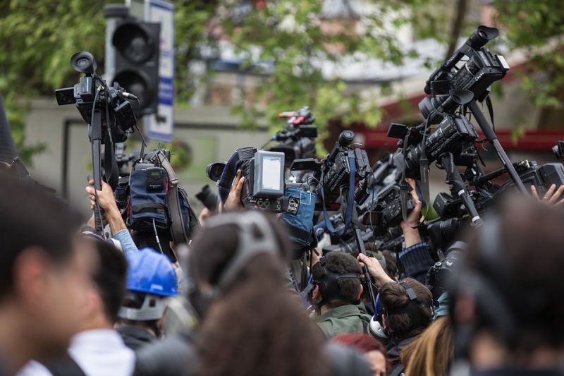 Több száz újságíró vonult utcára a cenzúra és a kamubírságok ellen