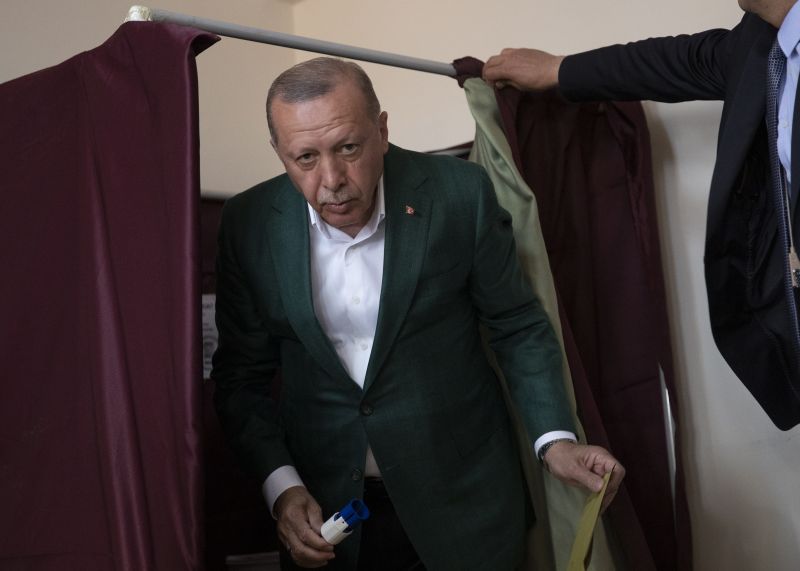 Erdogan elbukta Isztambult, nem lesz újraszámlálás