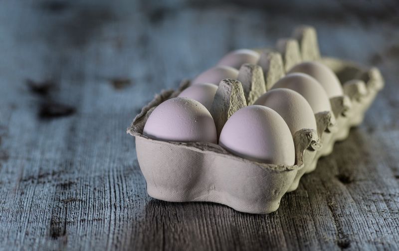 A Tesco nemet mond a ketreces tyúktartásra: az egekbe lő ki a tojás ára?
