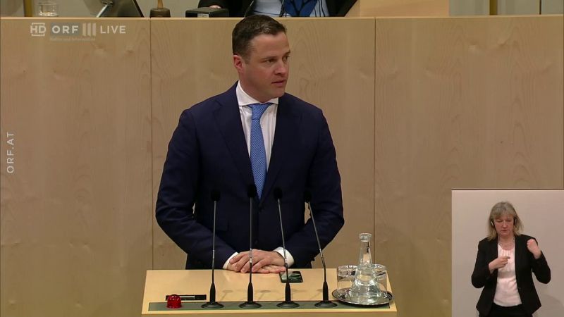 Válság Ausztriában: lemondott az FPÖ frakcióvezetője