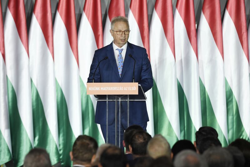 Trócsányi: a Fidesznek az Európai Néppárton belül kell maradnia