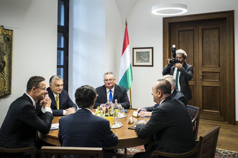 Figyelmeztetés Orbánnak: a zsarnokok és zsarnokságuk mindig elbuknak