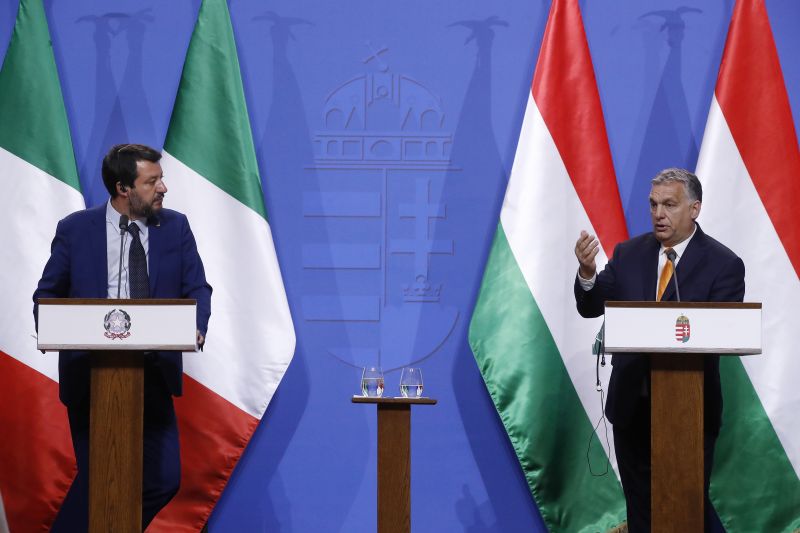 Orbán: Magyarország a szárazföldön, Salvini a tengeren állította meg a migrációt