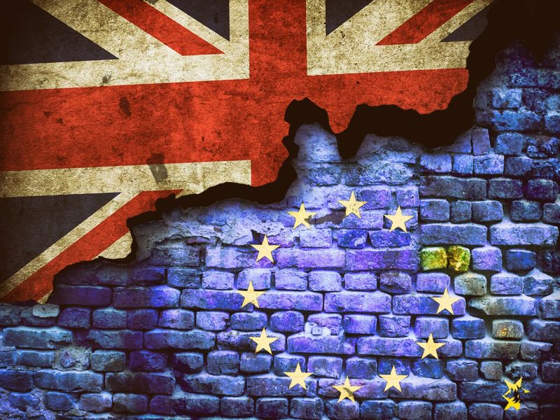 Június elején az alsóház elé terjeszti a brit kormány a Brexit-törvénytervezetet