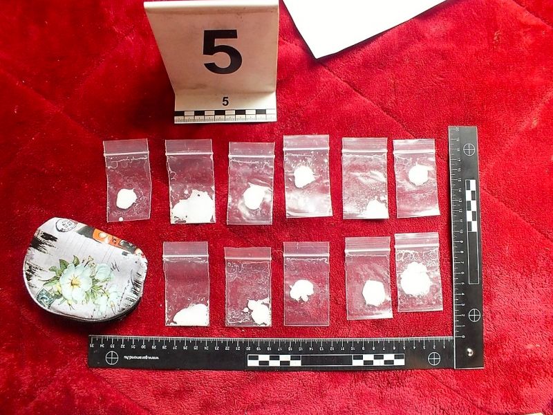 Drognagyi: egymilliót és kokaint is találtak a 65 éves asszonynál – videó