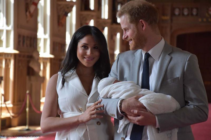 Valami nagyon nem stimmel a királyi családnál, Vilmosék még mindig nem látogatták meg Harry és Meghan babáját
