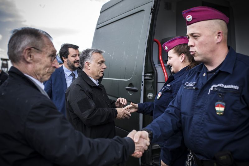 Megérkezett Magyarországra Salvini, egyből lement a határra Orbánnal