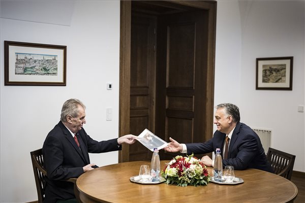 Orbán és a cseh elnök egyetértettek: a V4-ek egysége közös érdek