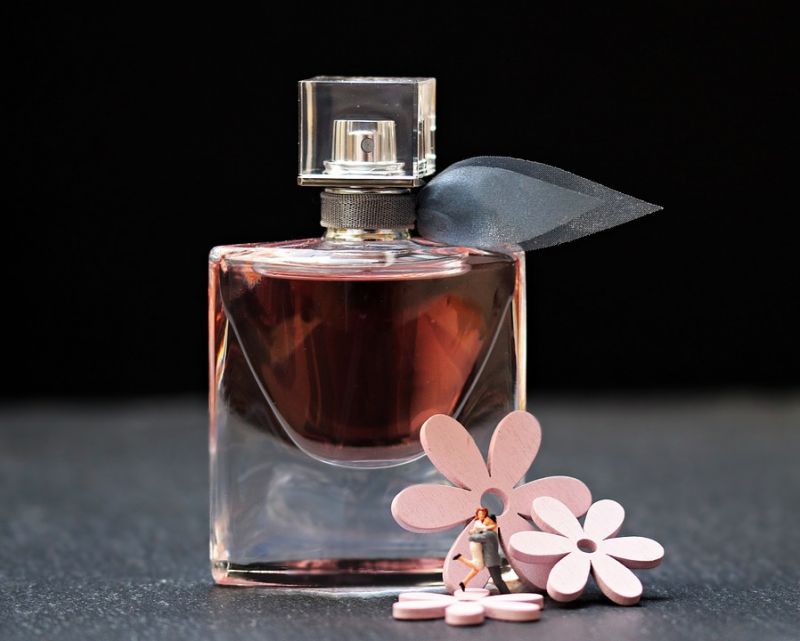 Negyvenötmillió forint értékben foglalt le hamis parfümöket a NAV