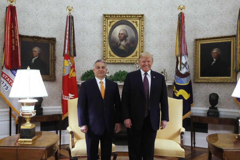 Orbán Viktor megérkezett a Fehér Házba, itt vannak az első felvételek