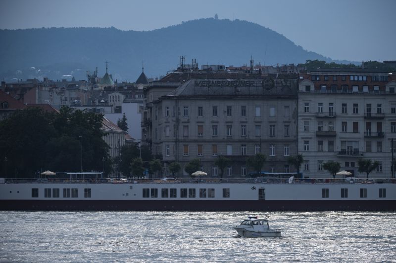 Egy akadály már elhárult a Hableány kiemelésének útjából – gyorsan apad a Duna