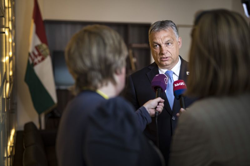 Zsinagógában ment Orbán Viktor