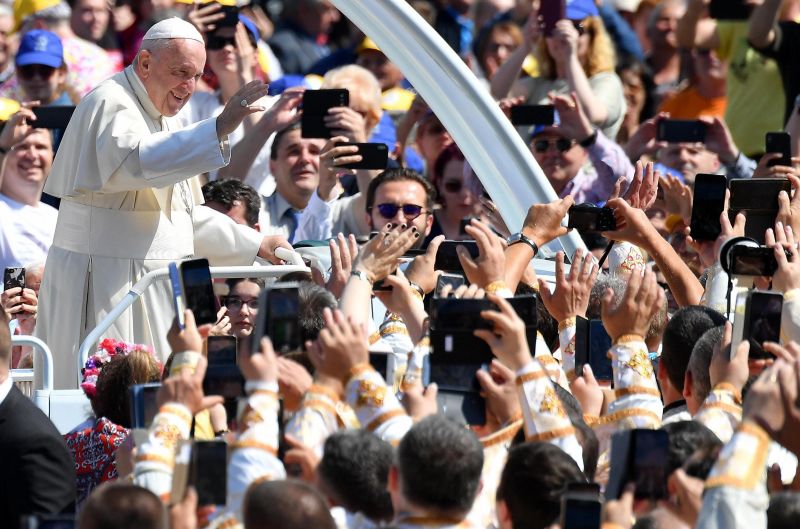 Ferenc pápa: fel kell lépni a romboló ideológiák ellen