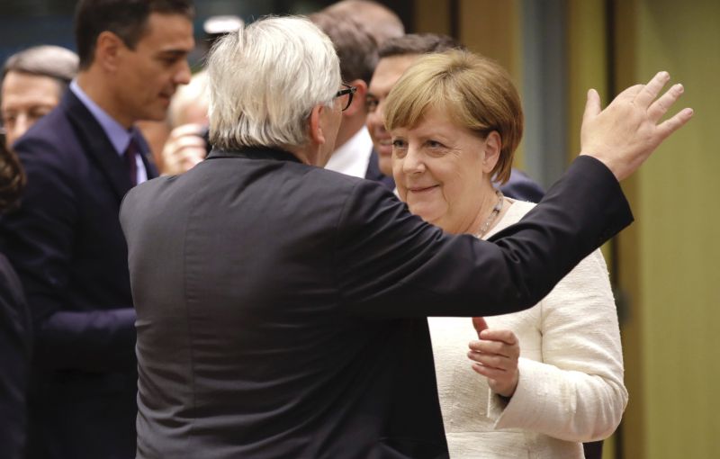 Merkel: jobb néhány napot várni, mintsem elhamarkodott döntést hozni