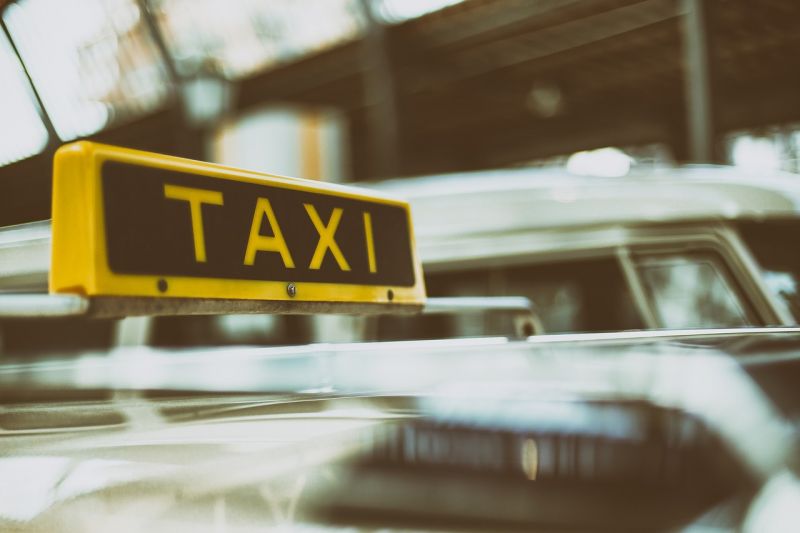 A rendszám miatt bukott le a sorozatbetörő budapesti taxis