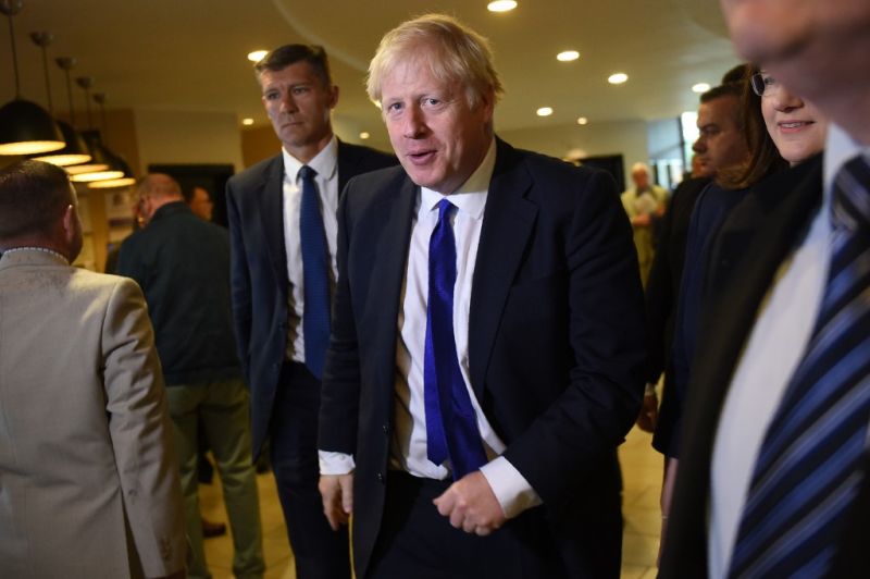 Boris Johnson elsöprő győzelmét valószínűsíti a legújabb felmérés