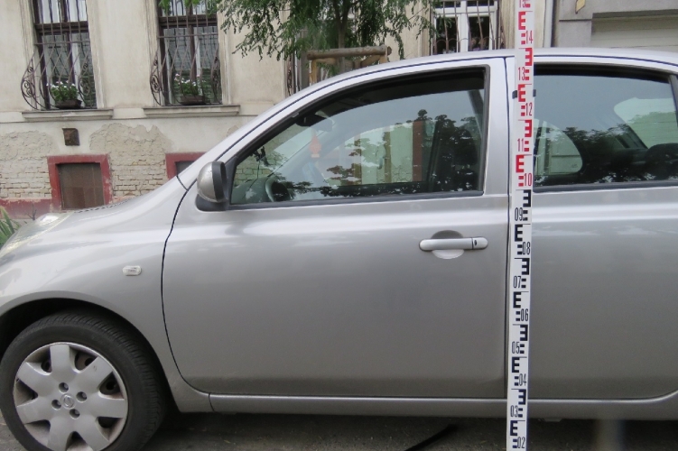 Kifosztott egy autót – 100 méterrel arrébb már a rendőrök várták
