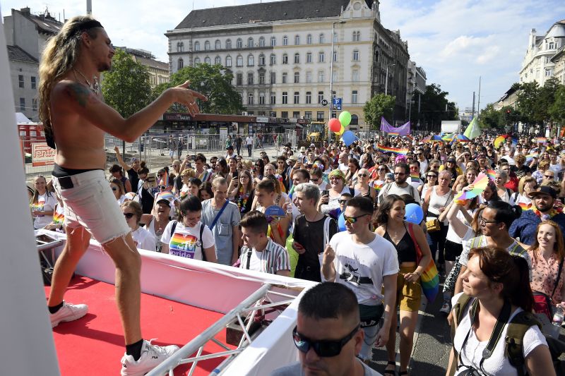 Apró tüntetés mellett, de békében lezajlott az idei Pride