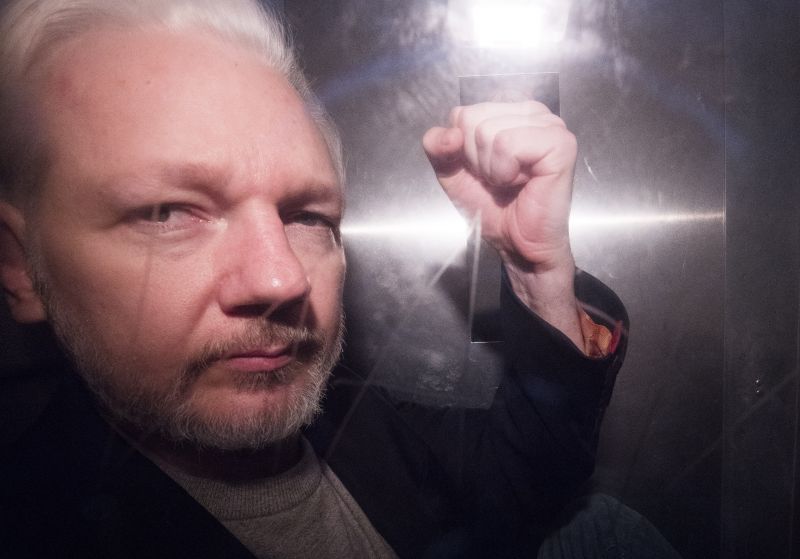 CNN hírtelevízió: Assange 2016-ban Londonból irányította a beavatkozást az amerikai választásokba 