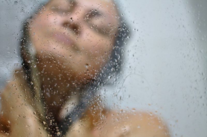 Meztelen lányokat kukkolt a Balaton Sound munkatársa a zuhanyzóban