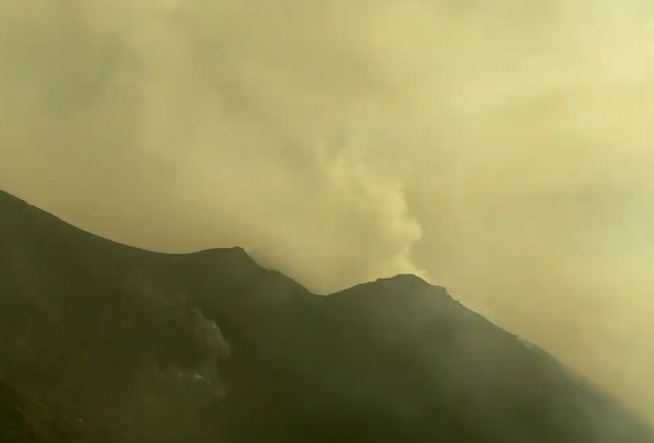 Kitört a Stromboli vulkán Olaszországban, menekítik a turistákat – itt nézhető élőben