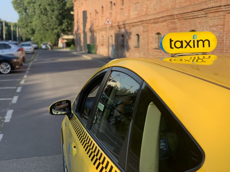 Mostantól gyerekeknek adhatsz adományt, ha taxizol