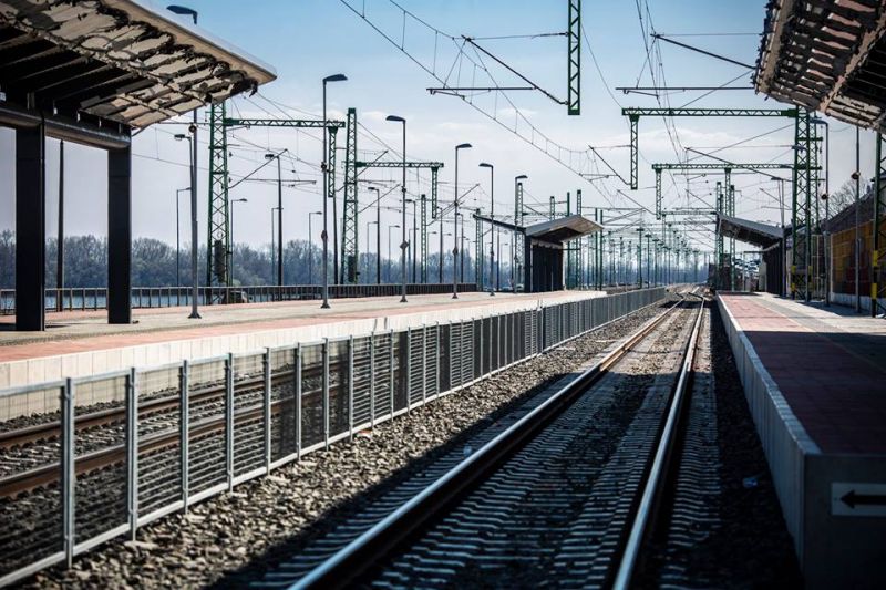 Robbanótest miatt korlátozzák a vonatközlekedést több Budapest környéki szakaszon