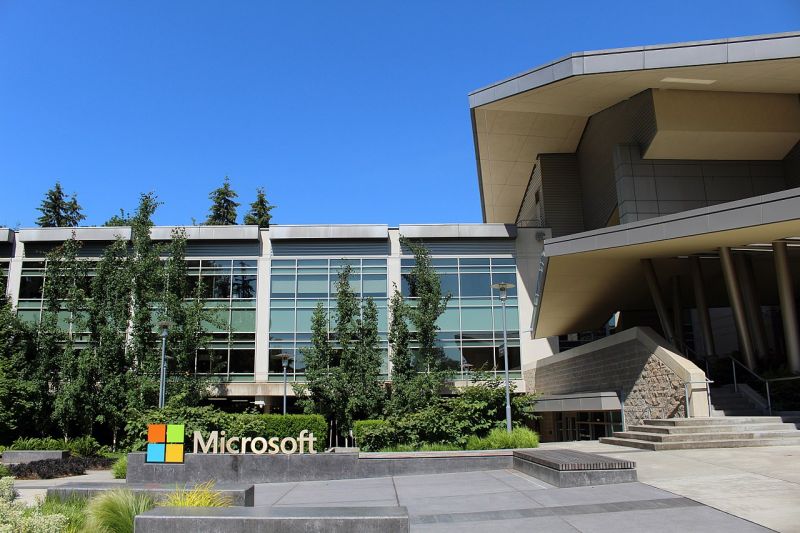 Feljelentést tesz a DK a Microsoft-ügy miatt