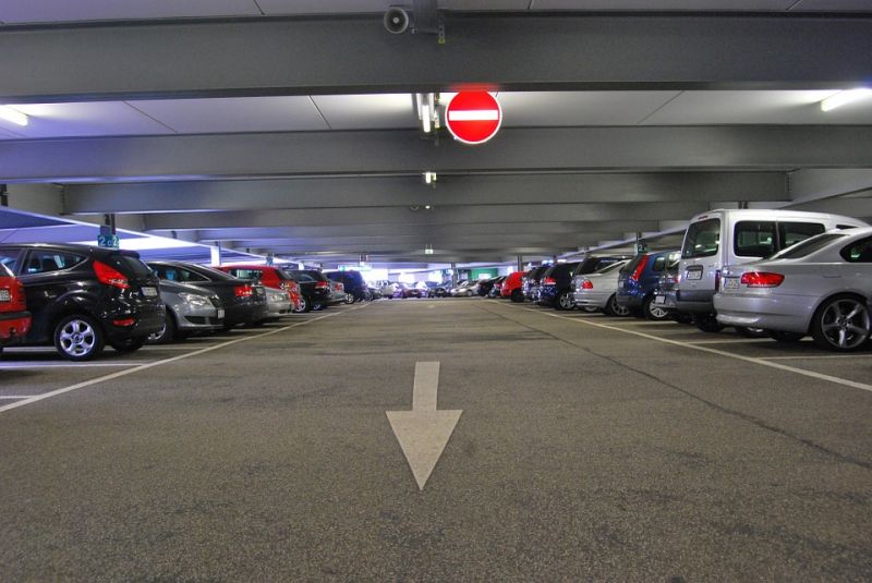 Megleckéztették a mozgássérült parkolóhelyet elfoglaló terepjáróst a budaörsi Auchannál
