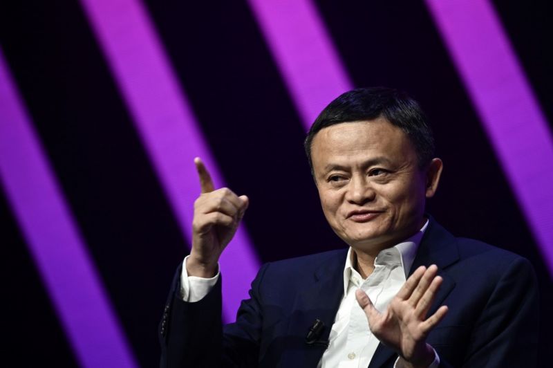 Távozik az Alibaba milliárdos vezetője a cég éléről
