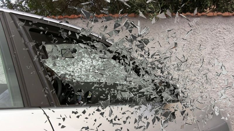  Egy autó nekiütközött egy villanyoszlopnak Óbudán