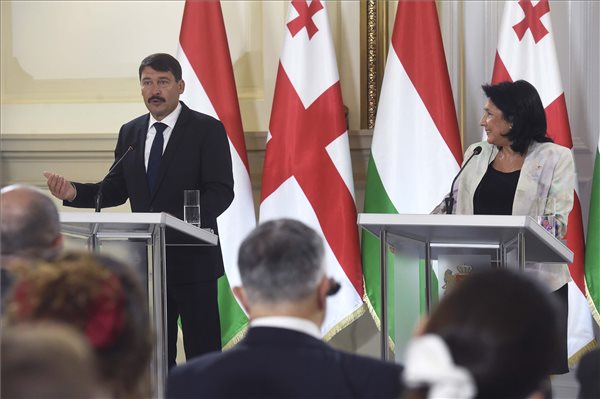 1990 óta nem járt magyar államfő ebben az országban, Áder János megtörte a jeget