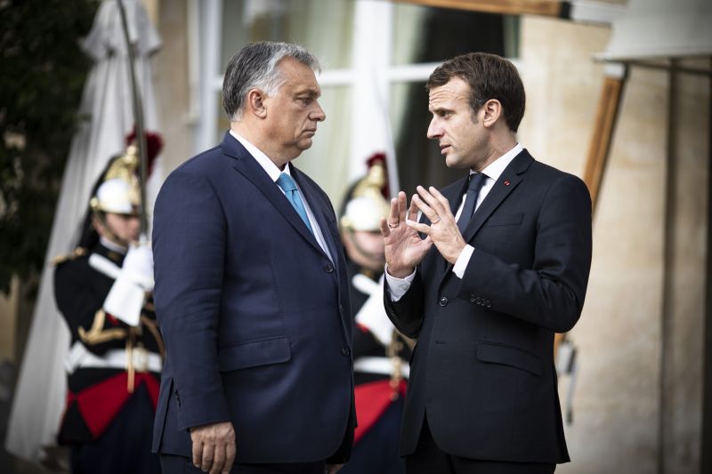 Macron: vannak vitáink Orbánnal, de mindenben meg tudunk állapodni