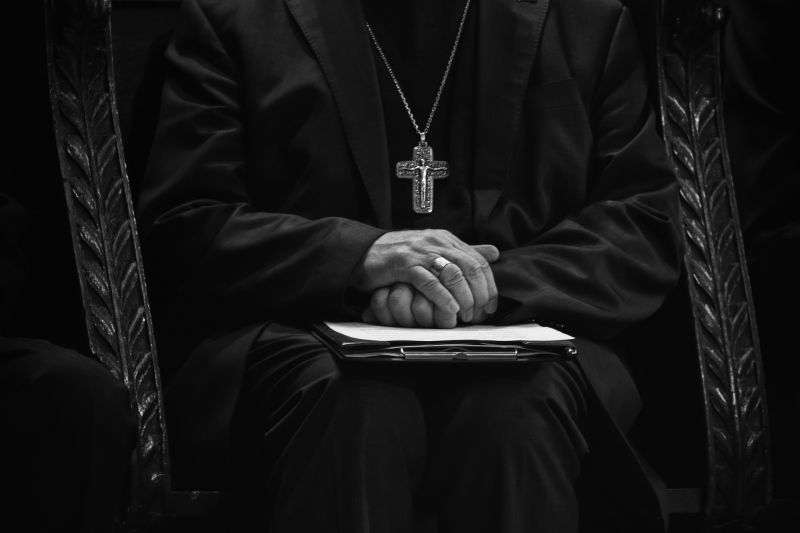 Lemondott egy püspök, miután szexuális zaklatással vádolták